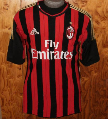 http://1.bp.blogspot.com/-ODwa1qpUjko/UYQvJOXtJ8I/AAAAAAAAFes/2Tx0nioCbH0/s500/Milan-13-14-Home-Kit.jpg]